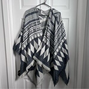 3/25$💥 Poncho knit boho cape wraps fringe blue white women one size plaid